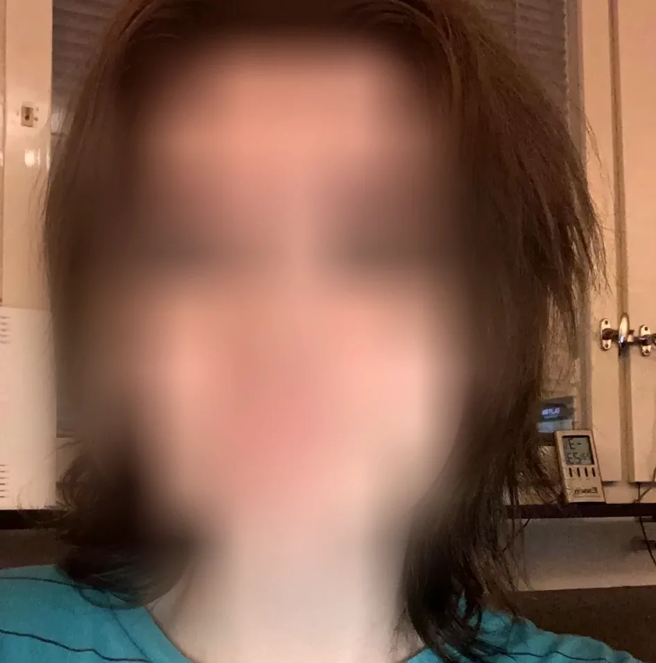 Daniela, 29