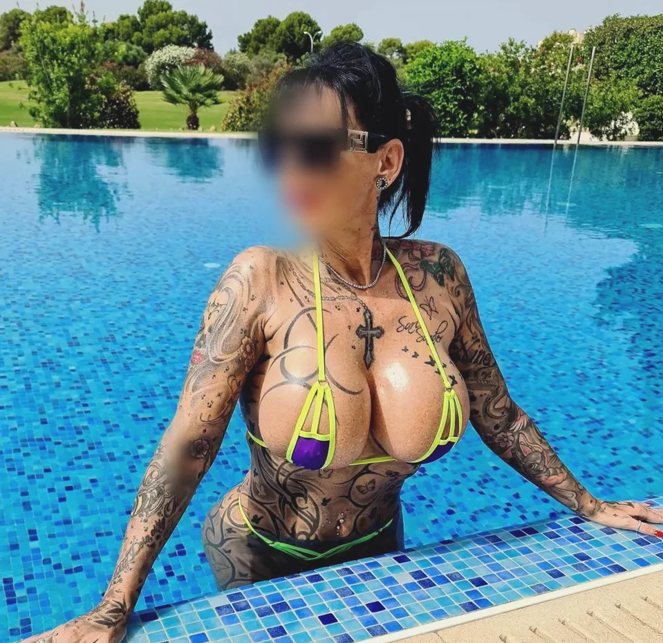 Emilia, 39