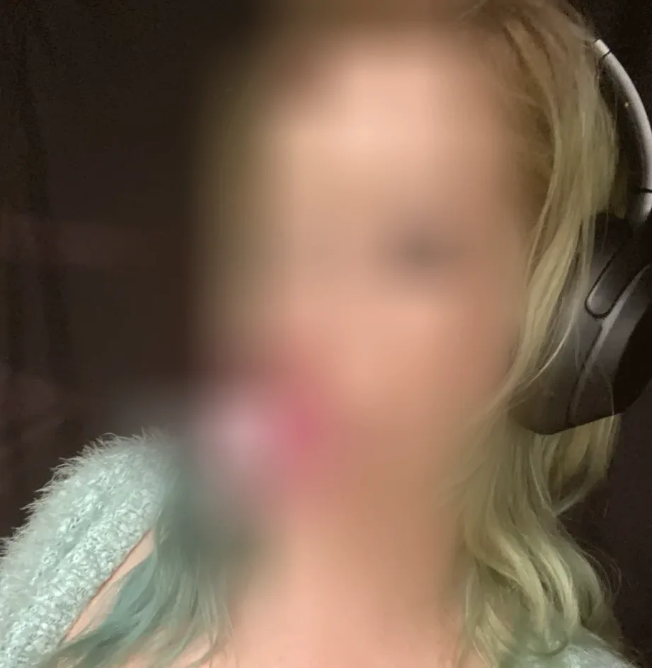 Julia, 35