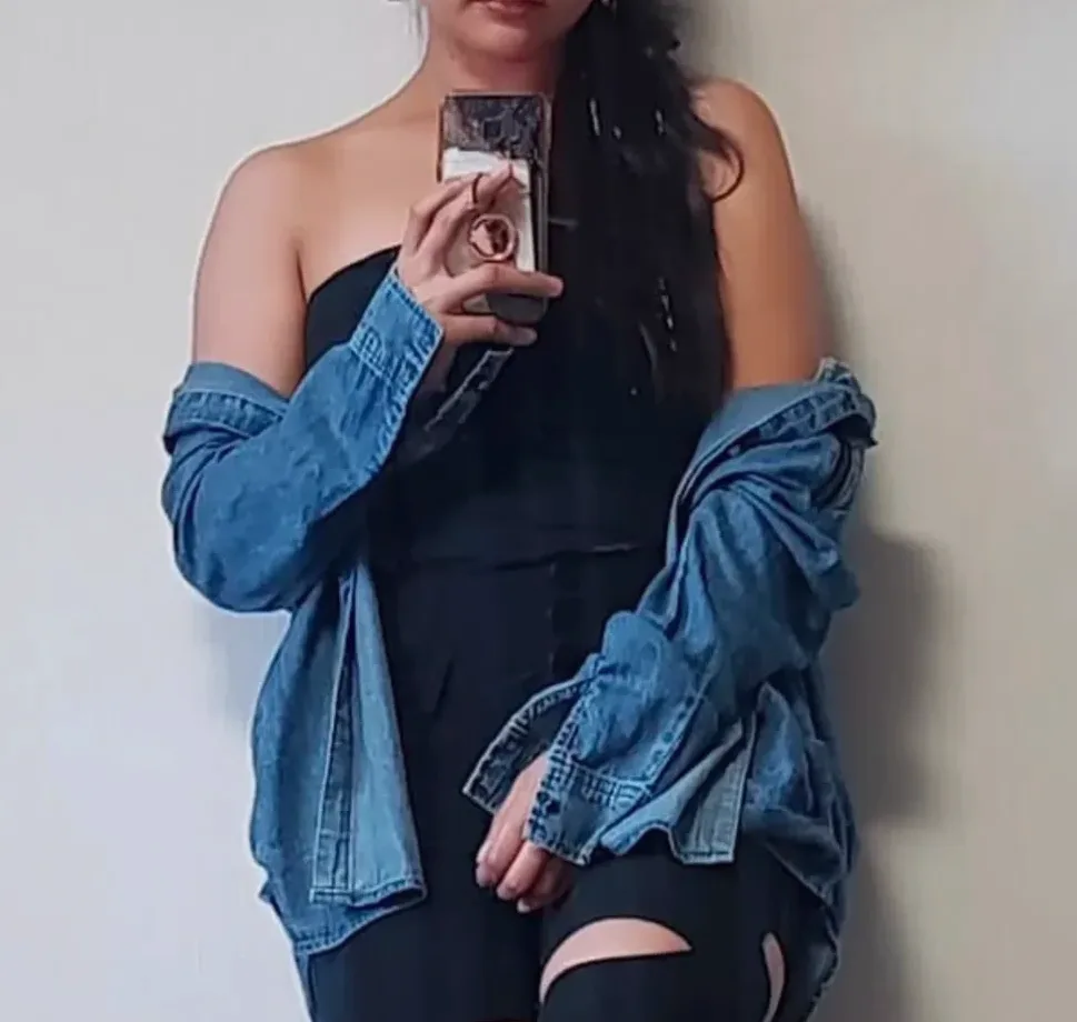 Lilly, 28