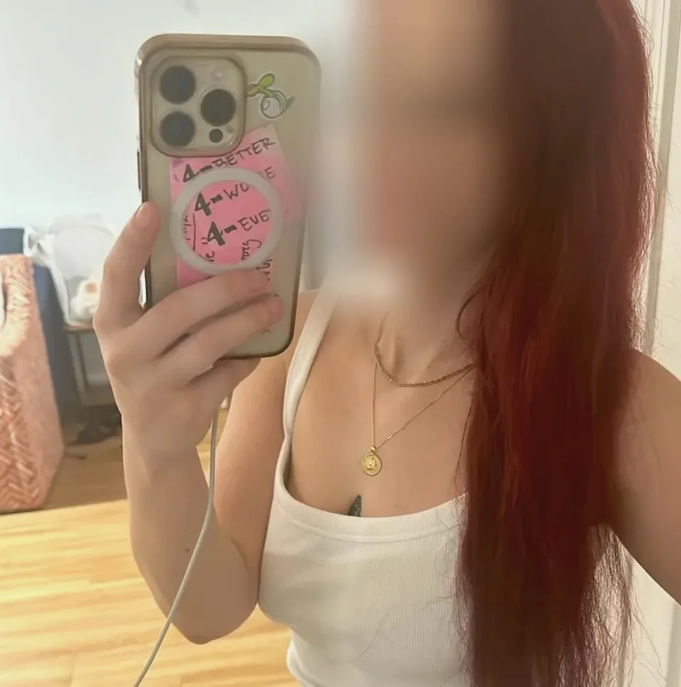 Michaela, 28