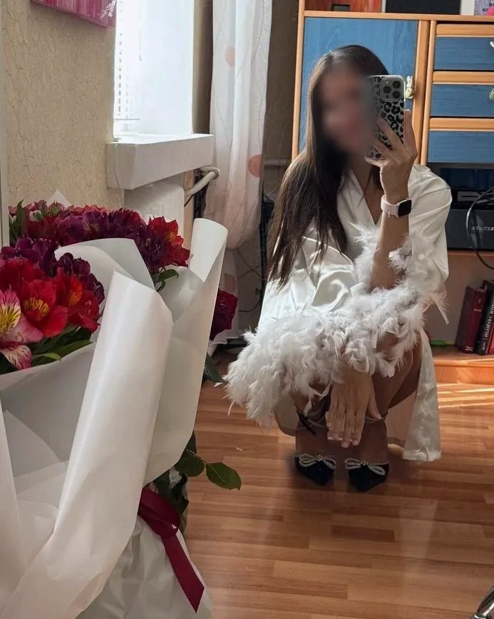 Nina, 25