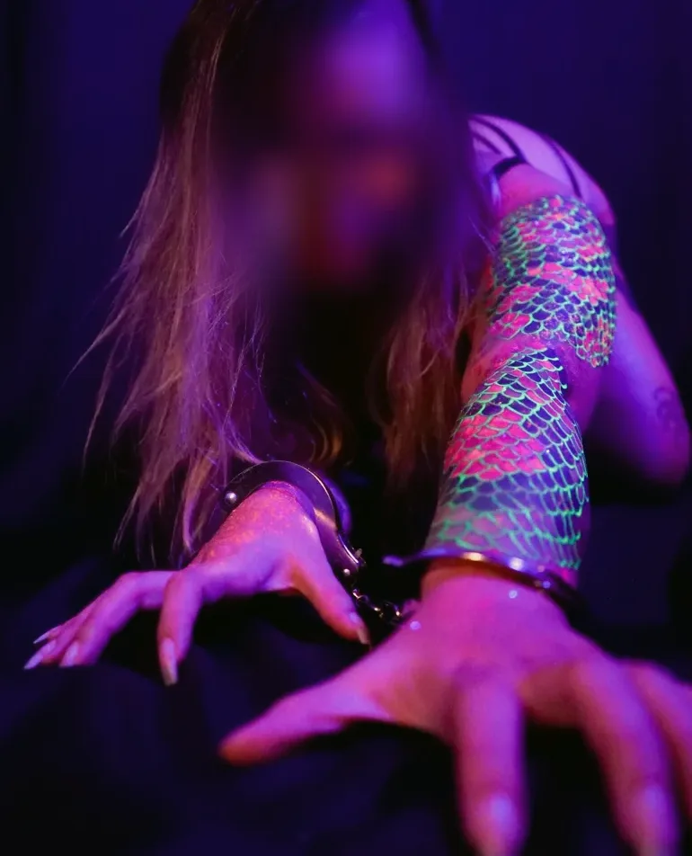 Rosa, 34