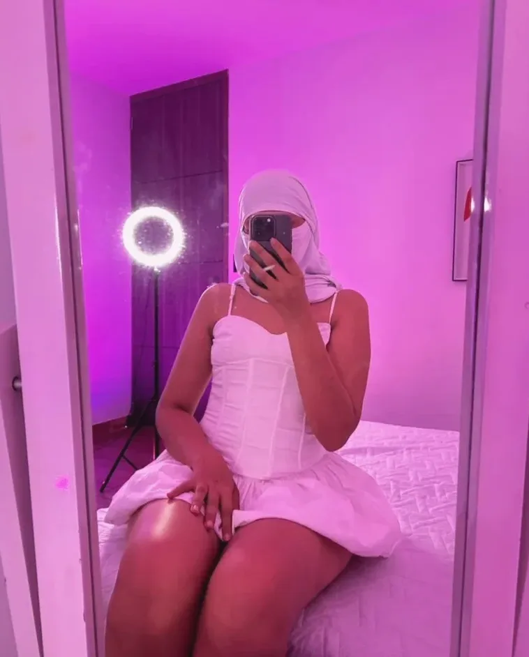 Sabine, 23