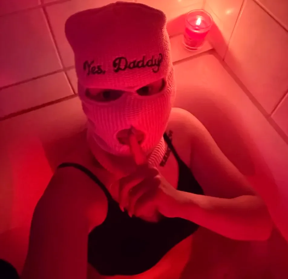 Sarah, 27