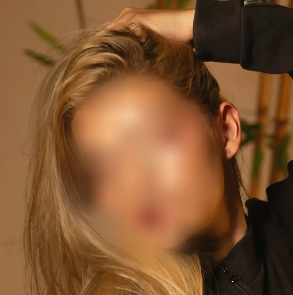 Sophie, 25